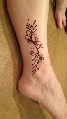 1000+ images about henna time on Pinterest | Henna, Henna designs ... Henna Designs Ankle Easy, Henna Tattoo Designs Ankle Simple, Easy Henna Ankle, Simple Ankle Henna Designs, Henna Foot Tattoos For Women, Easy Leg Henna Designs, Small Henna Designs Ankle, Henna On Leg Simple, Henna Tattoo On Leg