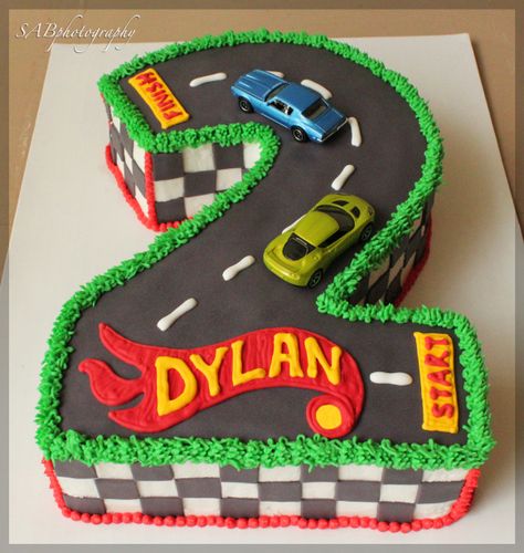 Racetrack Cake, Race Track Cake, Hot Wheels Themed Birthday Party, Bolo Hot Wheels, Hot Wheels Cake, Wheel Cake, Race Car Cakes, Hotwheels Birthday Party, Cars Birthday Cake