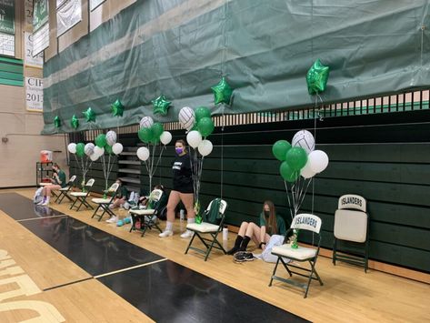 Senior Night Gym Decorations Volleyball, Senior Night Balloons, Volleyball Senior Night Decorations, Volleyball Banquet, Night Volleyball, Volleyball Senior Night, Basketball Senior Night, Sports Banquet, Girls Volleyball