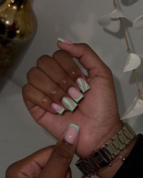 French Tip Nails Summer Colors, French Tip Mint Green, Back To School Nails Green, Short Mint Nails, Mint Green Nails French Tip, Mint Green Nails Short, Mint French Tip Nails, Baby Green Nails, Mint Green French Tip Nails