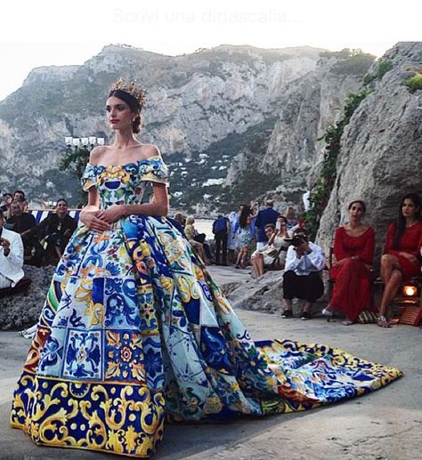 Dolce & Gabbana's lavish show for Alta Moda fall 2014 Dolce Gabbana Alta Moda, Island Of Capri, Moda Floral, Bianca Balti, Floral Fashion, Italian Fashion Designers, Dolce E Gabbana, Fantasy Dress, Couture Gowns