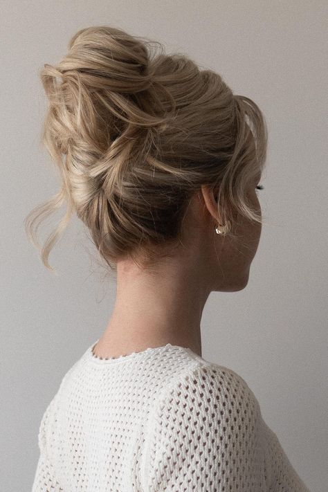 How to: High Bun Updo Hairstyle ❤️ - Alex Gaboury Alex Gaboury Hairstyles, Updo Inspo Long Hair, Low Bun Everyday Hairstyles, Easy Updo Medium Hair, Easy High Updos For Medium Hair, Simple Updos For Medium Hair Wedding, Medium Updo, High Bun Updo, Simple Bridal Hair