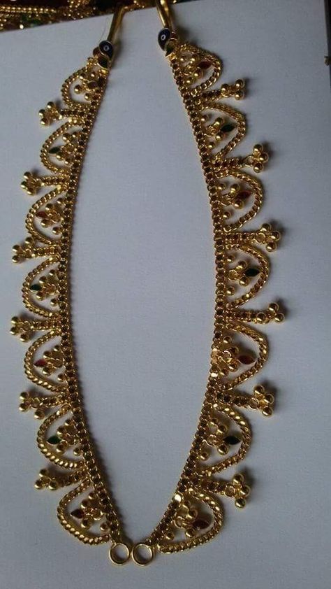 Champasavaralu Gold Designs, Chempasaralu Designs Gold, Champaswaralu Designs Gold, Pretty Gold Necklaces, Fashion Jewelry Necklaces Gold, Delicate Gold Jewelry, Bridal Necklace Designs, Perhiasan India, Black Beads Mangalsutra Design