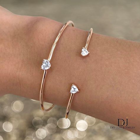 Heart Bracelet Diamond, Heart Shaped Diamond Bracelet, Heart Diamond Bracelet, Diamond Bracelet Design, Baby Bangles, Bangles Design, Jewelry Bracelets Gold, Bracelets Gold, Gold Bangles Design