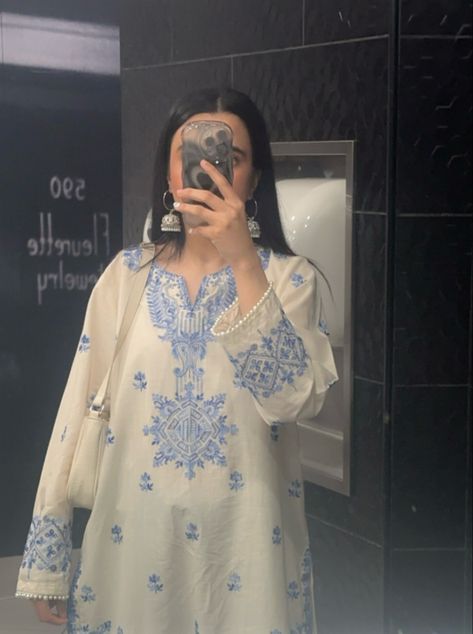 Aesthetic Pakistani Outfits Casual, Pakistani Suit Aesthetic, Casual Kurtas Women, Ethinic Wear Indian Women Kurtis, Desi Core Outfits, Desi Western Outfit, Indian Kurti Designs Casual, Desi Fits Casual, Elegant Indian Outfits