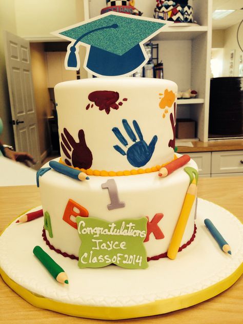 Pre-K graduation cake Preschool Graduation Cake Ideas, Kindergarten Cakes Graduation, Graduation Cake Preschool, Elementary School Graduation Cake, Kindergarten Graduation Cake, Education Graduation Cap, Pre K Graduation, Fondant Cake Designs, Kids Graduation