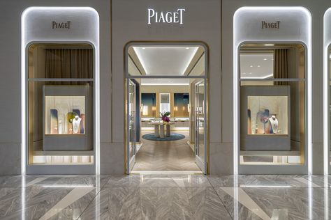 Jewelry Store Interior, Retail Facade, Shop Facade, Modern Apartment Design, Jewelry Store Design, Jewellery Shop Design, Luxury Closets Design, Showroom Interior Design, Jewellery Showroom