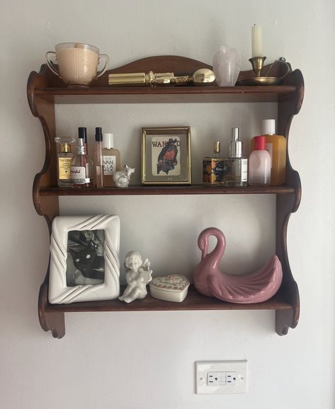 Wood Shelves Bedroom, Trinket Shelf, Brown House, Redecorate Bedroom, Shelves In Bedroom, Room Planning, Future Apartment, Old House Dreams, Apartment Inspiration