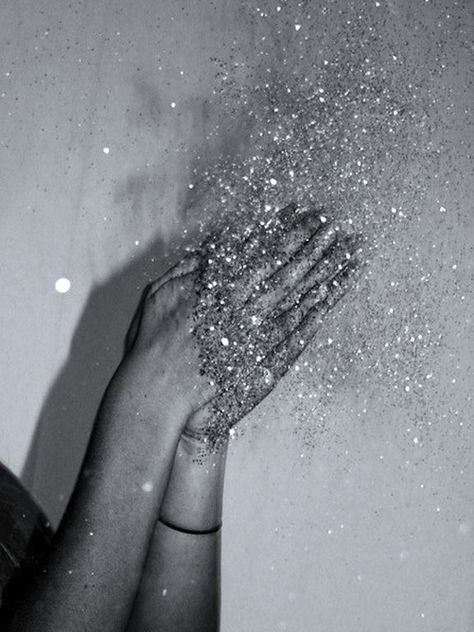 Glitter Gif, Glitter Photography, Glam Aesthetic, Glitter Pictures, Black And White Photo Wall, Black And White Picture Wall, Glitter Party, Glitter Diy, Body Glitter