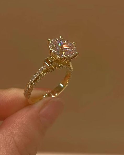 Classy Engagement Ring, Quality Woman, Engagement And Wedding Rings, Fancy Jewelry Necklace, Cute Engagement Rings, Future Engagement Rings, Unique Diamond Rings, Dream Engagement Rings, Classic Engagement Rings