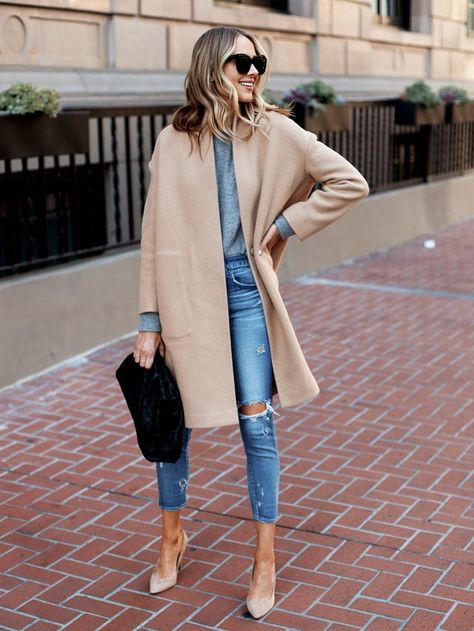 If You’re Going to Splurgeon a Classic Camel Coat,Make it This One 40 Womens Fashion, Wardrobe Challenge, 일본 패션, Look Retro, Stil Boho, Fashion Jackson, Mode Jeans, Challenge Week, Mode Casual