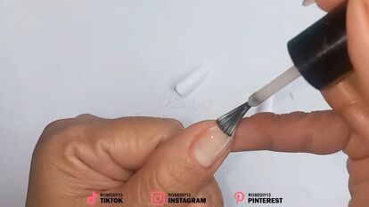 This is a guide to making DIY fake nails at home. Learn how to make fake nails out of nail polish and paper with this fun step-by-step tutorial. Make Fake Nails, Diy Fake Nails, Diy Nails Tutorial, Nails Tutorial, Doodles Drawings, Dress Alterations, Nails Diy, Cute Doodles Drawings, Strong Nails