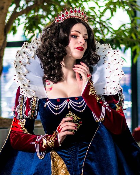 Snow White Art, Dress Alternative, Random Outfits, Disney Barbie, Costume Cosplay, Queen Of Hearts, Inspired Dress, Disney Stuff, White Art