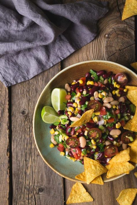 Cowboy Caviar Recipe Pioneer Woman - Chefs & Recipes 7 Can Soup, Cowboy Caviar Recipe, Chicken Main Course, Command Cooking, Chicken Enchilada Bake, Hamburger Stew, Texas Caviar, Sweet Appetizer, Caviar Recipes