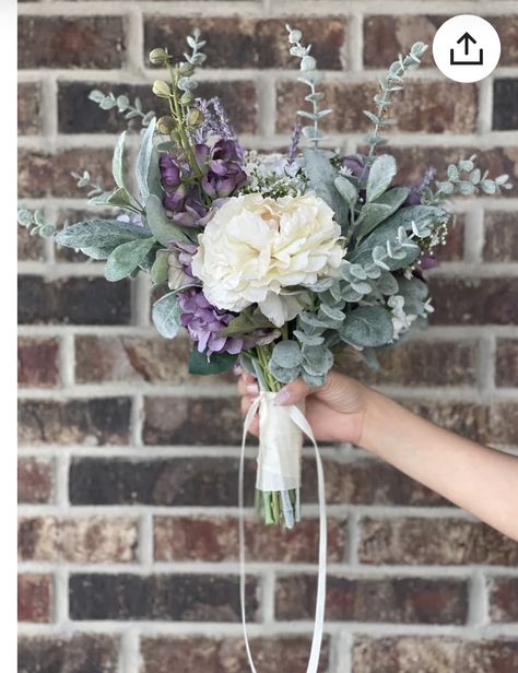 Bride Bouquets Purple, Light Purple Bouquet, Wisteria Bouquet, Plum Wedding Bouquet, Purple Bride Bouquet, Purple Bridesmaid Bouquets, Light Purple Wedding, Lavender Wedding Theme, Lilac Wedding Bouquet