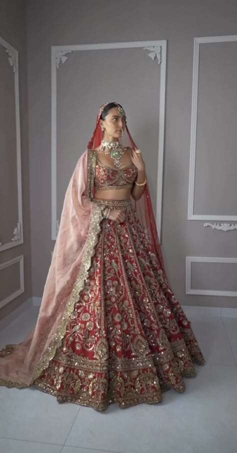 Indian Bridal Wear Red, Latest Bridal Lehenga Designs, Best Indian Wedding Dresses, Bridal Lehenga Designs, Latest Bridal Lehenga, Wedding Lehenga Designs, Indian Bride Outfits, Bridal Lehenga Collection, Latest Bridal Dresses