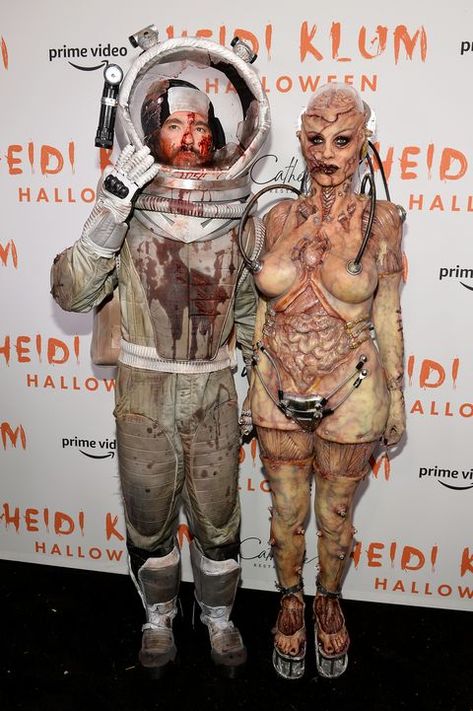 118 Best Celebrity Couples Costume Ideas For Halloween 2021 Heidi Klum Halloween Costume, Alien Halloween Costume, Jessica Biel And Justin, Halloween Parejas, Alien Halloween, Best Celebrity Halloween Costumes, Annual Halloween Party, Lady Godiva, Halloween Queen