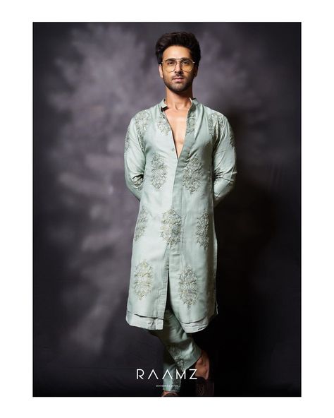 Raamz on Instagram: “@pulkitsamrat celebrates Diwali looking stylish as ever in our festive kurta set.  Styled by : @theanisha 📸: @kvinayak11 Wearing:…” Latest Kurta Pattern For Men, Mens Kurta Designs Latest, Trending Kurta For Men, Kurta Outfit, Kurta Ideas, Matching Aesthetic, Latest Kurta Designs, Stylish Boy Clothes, Boys Kurta Design