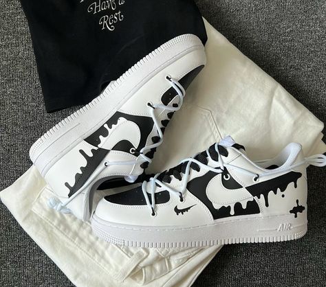 custom hand painted Nike air force 1. Older kids size uk1 --uk5.5  ￡158 Adults size uk2.5-uk12  ￡198 -100% Authentic & brand new in box; - Each pair is personally handmade, and painting with premium leather paint and topped with a finisher for extra protection; - Please ensure that you double check your size before ordering.  - For customized designs, feel free to leave us a message, We are willing to have your ideas done; Cool Shoes Designs, Simple Custom Air Force 1, Shoe Customization Ideas, Hand Painted Air Force 1, Custom Shoes Ideas, Painted Nike Air Force, Cute Trendy Shoes, Trendy Trainers, Air Force Custom