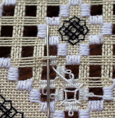 Bea's Stitcheries: Hardanger Picot Tutorial Drawn Thread, Hardanger Embroidery, Learn Embroidery, Brazilian Embroidery, Types Of Embroidery, Handmade Embroidery, Embroidery Ideas, Art Textile, Traditional Crafts