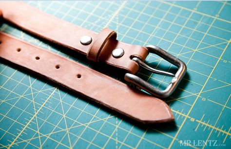 How to make a Belt Diy Leather Belt, Leather Tutorial, Diy Leather Projects, Handmade Leather Belt, Handmade Belts, Leather Diy Crafts, Diy For Men, Leather Workshop, Leather Carving