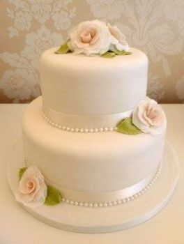 Wedding Cake Sugar Flowers, 2 Tier Wedding Cake, Vintage Pasta, 2 Tier Wedding Cakes, Wedding Cake Navy, Designer Cake, Cake With Flowers, Cake Boutique, Fondant Wedding Cakes