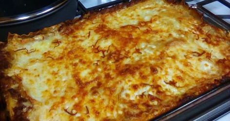 I have never liked lasagna.  Every recipe I've ever eaten has had sweet sauce combined with the meat.  Today, on Cook's Country they demons... Cooks Country Lasagna Recipe, Cooks Country Recipes Americas Test Kitchen Dinners, Atk Recipes, Quick Lasagna, Beef Lasagne, Cooks Country, Cooks Country Recipes, Sausage Lasagna, Yummy Pasta