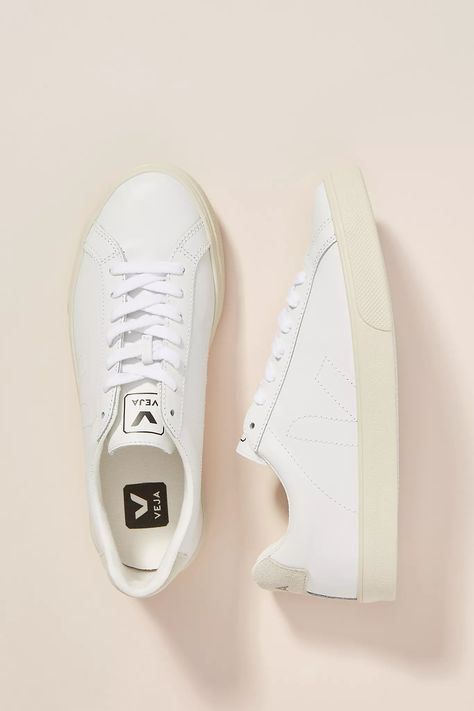 Veja Esplar, Sneaker Outfits, Vionic Shoes, High Quality Shoes, Sneakers Outfit, Slim Straight Jeans, Clothing Hacks, White Sneakers, Shoe Shop