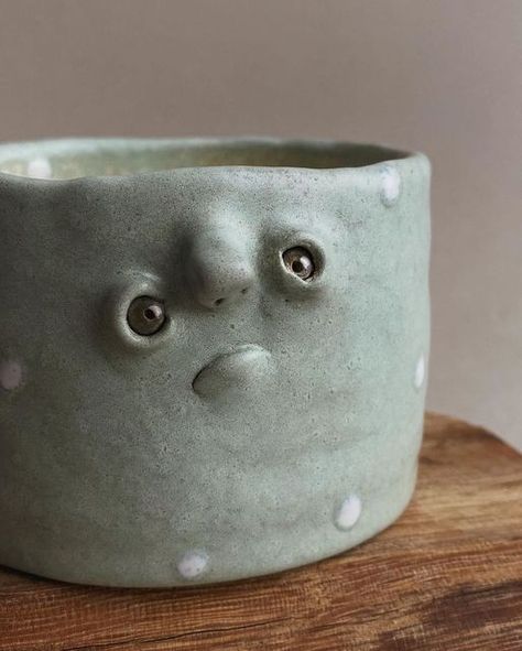 Love in Pottery on Instagram: "cute ceramic mug by @__mariamoon ! 🙈😘💚 FOLLOW👉 @loveinpottery for more pottery contents ☕️ ! Credit 📷💚 @__mariamoon visit their page and support 💕 Follow us on @musthomeguide (Interior Lovers) @mustvisitguide (Travel Lovers) & @dailyartlist (Art Lovers) ! #porcelain #ceramique #clay #ceramic #instapottery #handmadeceramics #stoneware #contemporaryceramics #ceramicart #ceramics #design #craft #art #glaze #keramik #homedecor #handmade #ceramicartist #ceramicsculpture #artist #sculpture #ceramica #pottery #interiordesign #pottersofinstagram #ceramicstudio" Mug Sculpture Art, Pottery With Faces, Brain Pottery, Ceramic Anatomy, Valentine Ceramics Ideas, Weird Ceramics, Pottery Glaze Ideas, Ceramic Sculpture Ideas, Face Pottery