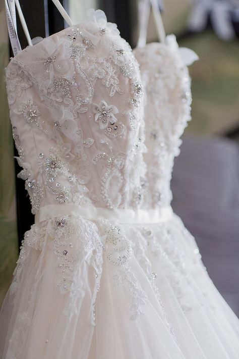 Wedding Dress With Stones, Dress With Stones, Classic Vintage Wedding, Embellished Dresses, Wedding Dress Boutique, Embellished Wedding Dress, Ivory Lace Wedding Dress, Bow Wedding Dress, Sparkle Wedding Dress