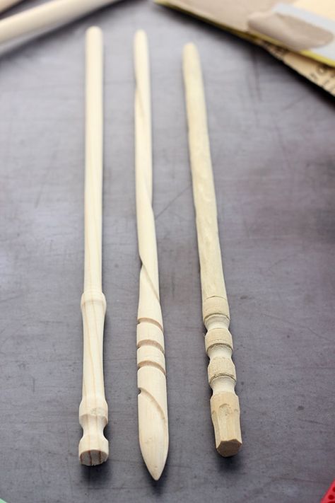 Diy Harry Potter Wands, Harry Potter Wands, Wand Woods, Wizard Staff, Diy Harry Potter, Whittling Projects, Hand Carved Walking Sticks, Wooden Wand, Wood Carving For Beginners