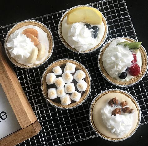 Five Mini Pies You Can Make in Minutes - Crisp Collective Mini Ice Cream Pies, Mini Cream Pies, Mini No Bake Pies, Keebler Mini Pie Crust Recipes, Mini Pudding Pies, Mini Pie Crust Ideas, Mini Pies Recipes, Easy Mini Pies, Mini Pie Bar