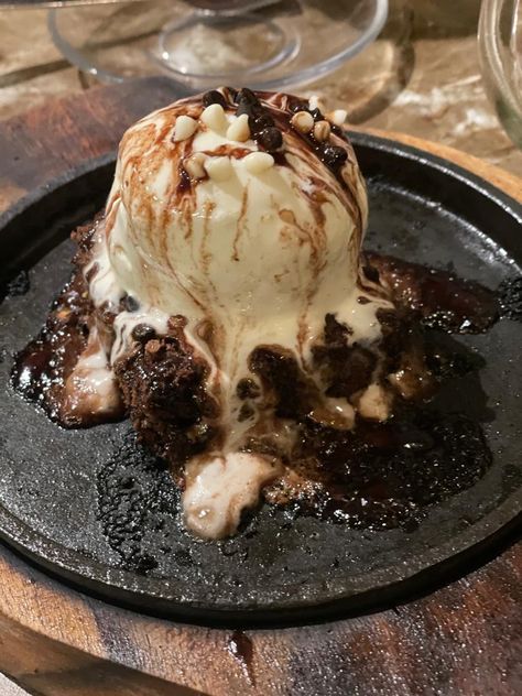 Sizzling brownie with vanilla ice cream on top with nuts and chocolate syrup Sizzling Brownie With Ice Cream, Brownies Ice Cream, Brownie With Ice Cream, Sizzling Brownie, Nuts And Chocolate, Brownie Ice Cream, Happy Birthday Frame, Cream Aesthetic, Chocolate Syrup