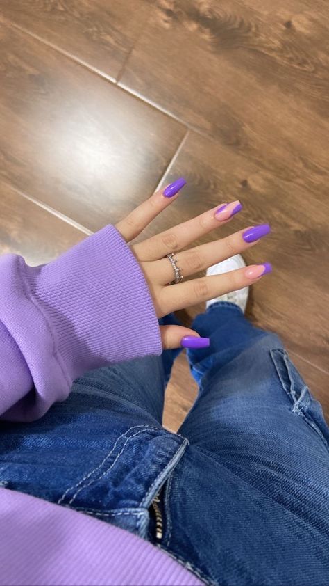 Violet Nails Designs, Solid Color Acrylic Nails, Ambre Nails, Ongles Gel Violet, Rave Nails, Teen Nails, Violet Nails, Spring Acrylic Nails, Lavender Nails