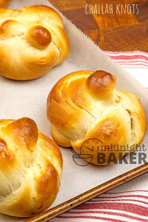 Perfect for dinner rolls or sandwich rolls Swedish Rolls, Knot Rolls, Easy Challah, Challah Rolls, Sandwich Rolls, Challah Bread Recipes, Best French Toast, Biscuit Rolls, Sandwich Fillings