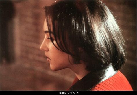 The Apartment, Monica Bellucci, Short Hair Haircuts, Side Profile, Lana Del Rey, Aesthetic Pictures, Rayban Wayfarer, Sunglasses Women, Short Hair Styles