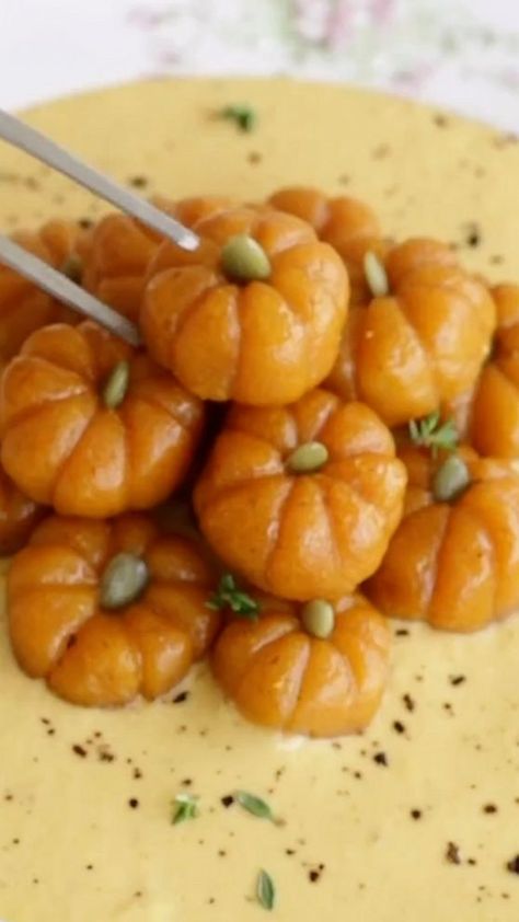 How to make pumpkin-shaped pumpkin gnocchi with pumpkin sauce - Good Morning America Pumpkin Gnocchi Recipes, Gnocchi Shapes, Pumpkin Shape Gnocchi, Pumpkin Puree Gnocchi, Pumpkin Gnocchi Sauce, Pumpkin Gnocchi Homemade, Pumpkin Queso, Pumpkin Shaped Gnocchi, Gnocchi Pumpkin