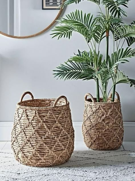 Basket On Wall, Plant Decor Indoor, Round Basket, Deco Boheme, Plant Basket, Hand Woven Baskets, House Plants Decor, Woven Baskets, Rattan Basket