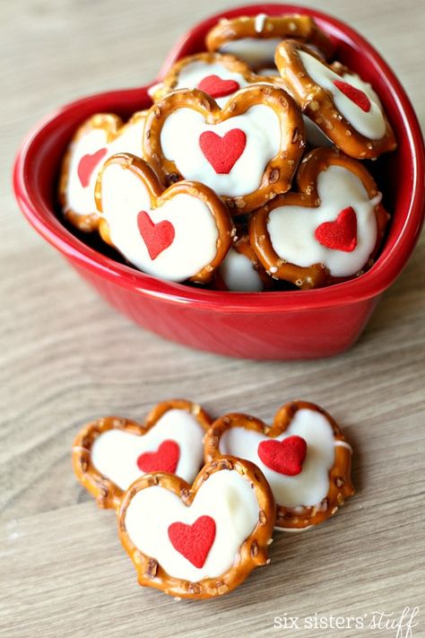 Pretzel Hearts, Keto Valentines, White Chocolate Pretzels, Valentines Recipes Desserts, Six Sisters Stuff, Low Carb Cheesecake, Valentine Desserts, Chocolate Pretzels, No Bake Snacks