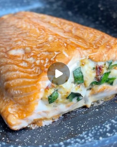 Stuffed Salmon, Salmon Filet, Sweet Chilli Sauce, Salmon Dishes, Free Keto Recipes, Cooking Salmon, Sweet Chilli, Sweet Chili Sauce, Best Chef