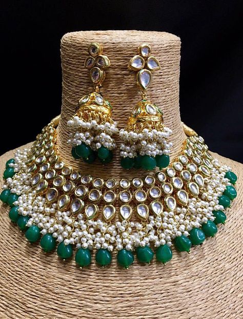 Indian Bridal Jewelry Sets Kundan, Green Indian Jewellery, Indian Jewellery Set, Desi Jewelry, Jewellery Kundan, Indian Bridal Jewelry, Indian Choker, Chandni Chowk, Kundan Jewellery Bridal