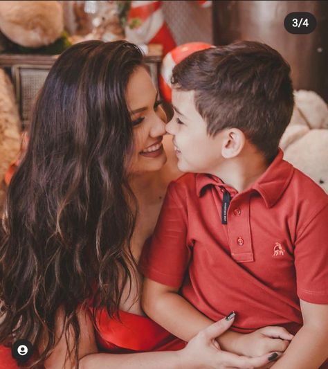 Mom And Son Christmas Photoshoot, Mother And Son Christmas Pictures, Mom And Son Christmas Photos, Mother Son Poses, Mother Son Photos, Baby Family Pictures, Family Studio Photography, Mother Son Photography, Family Portrait Poses