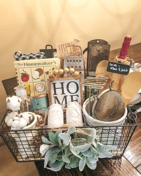 Kitchen Themed Bridal Shower Gift Basket, Kitchen Housewarming Gift Basket Ideas, Gift Basket Theme Ideas, Kitchen Gift Basket Ideas, Thrift Gifts, Client Gift Baskets, Business Gift Baskets, Raffle Gift Basket Ideas, Practical Wedding Gifts