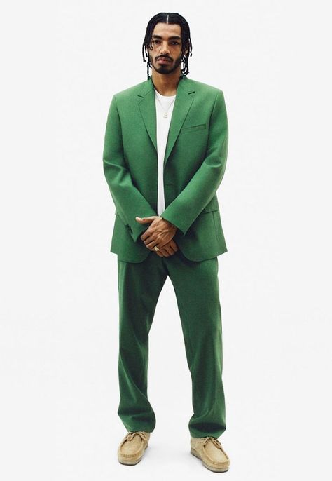 Green Suit Men, Black Chinos, Green Suit, Pinstripe Suit, Green Outfit, Military Fashion, Dress Codes, Mens Suits, Casual Fashion