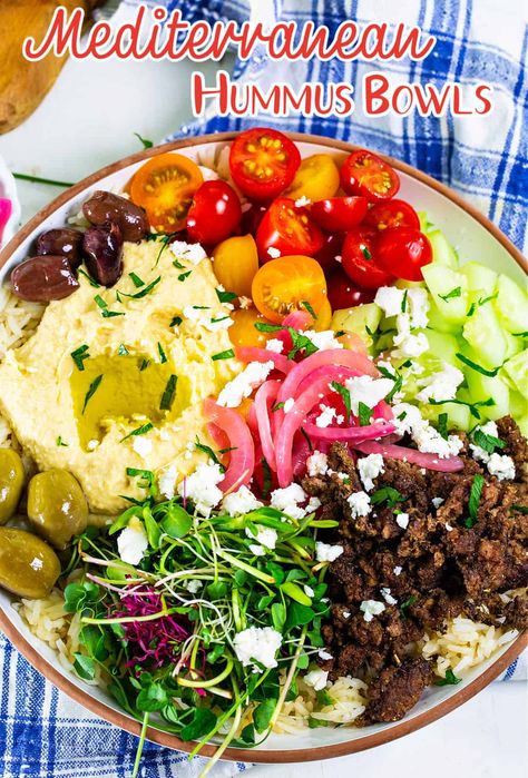 Mediterranean Hummus Bowls with Ground Beef - Skinny Southern Recipes Ground Beef Mediterranean Recipes, Mediterranean Burger Bowl, Mediterranean Ground Beef Recipes, Ground Beef Bowls Healthy, Bowls With Ground Beef, Mediterranean Ground Beef, Hummus Bowls, Mediterranean Burger, Mediterranean Hummus