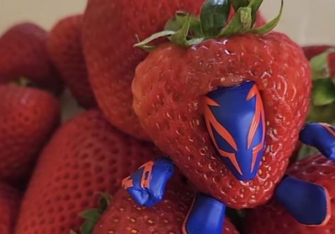 Strawberry Miguel, Meme Spiderman, Miguel O Hara, Spiderman Spider, No Se, Strawberries, Spiderman, Berry, Blue