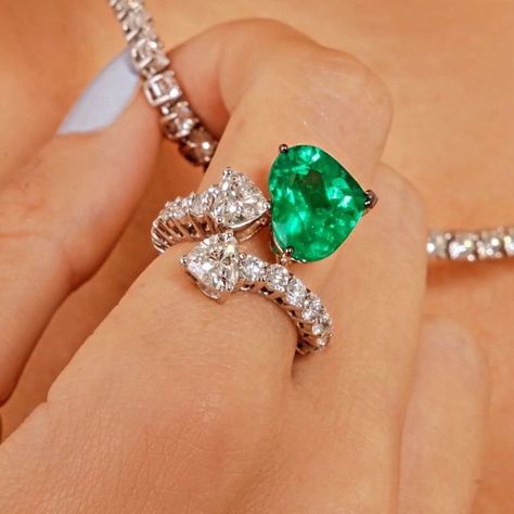 Theya Almeida on Instagram: "Just follow your heart … #theyaalmeida #handmadejewelry #emerald #highjewelry" Follow Your Heart, Follow You, High Jewelry, Heart Ring, Emerald, Handmade Jewelry, Band, On Instagram, Instagram