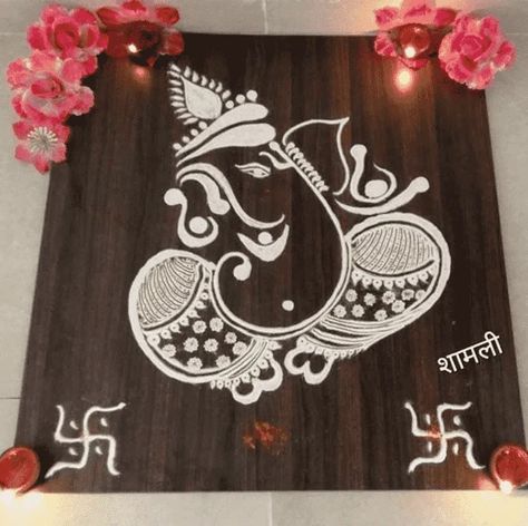 Ganesh Rangoli Creative, Ganapati Rangoli Designs, Rangoli Designs With Flowers, Ganapati Rangoli, Ganpati Rangoli, Ganesh Design, Diwali Art, Ganesh Rangoli, Ganesha Rangoli