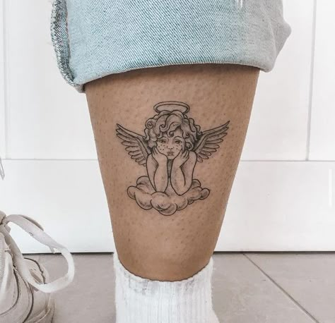 Cherub Tattoo Leg, Fine Line Quarter Sleeve Tattoo, Latina Inspired Tattoos, Cute Cherub Tattoo, Cute Angel Tattoos For Women, Cherub Hand Tattoo, Angel Tattoo Ideas For Women, Angels Tattoo For Women, Flower Design Tattoos