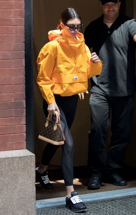 Of Course Kendall Jenner’s Gym Bag Is Louis Vuitton | Vogue Kendall Jenner Workout, Windbreaker Outfit, Kendall Jenner Street Style, Kendall Style, Pakistani Fashion Party Wear, Kendall Jenner Outfits, Jenner Outfits, Kendall And Kylie Jenner, Jenner Style